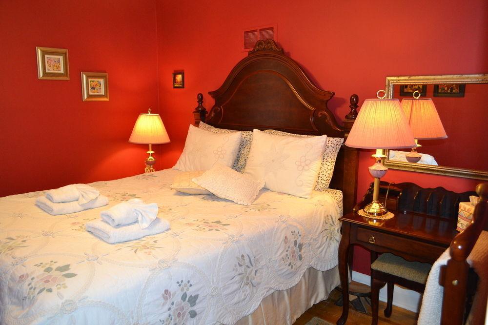 Williams Gate Bed & Breakfast Private Suites Niagara-on-the-Lake Exterior photo