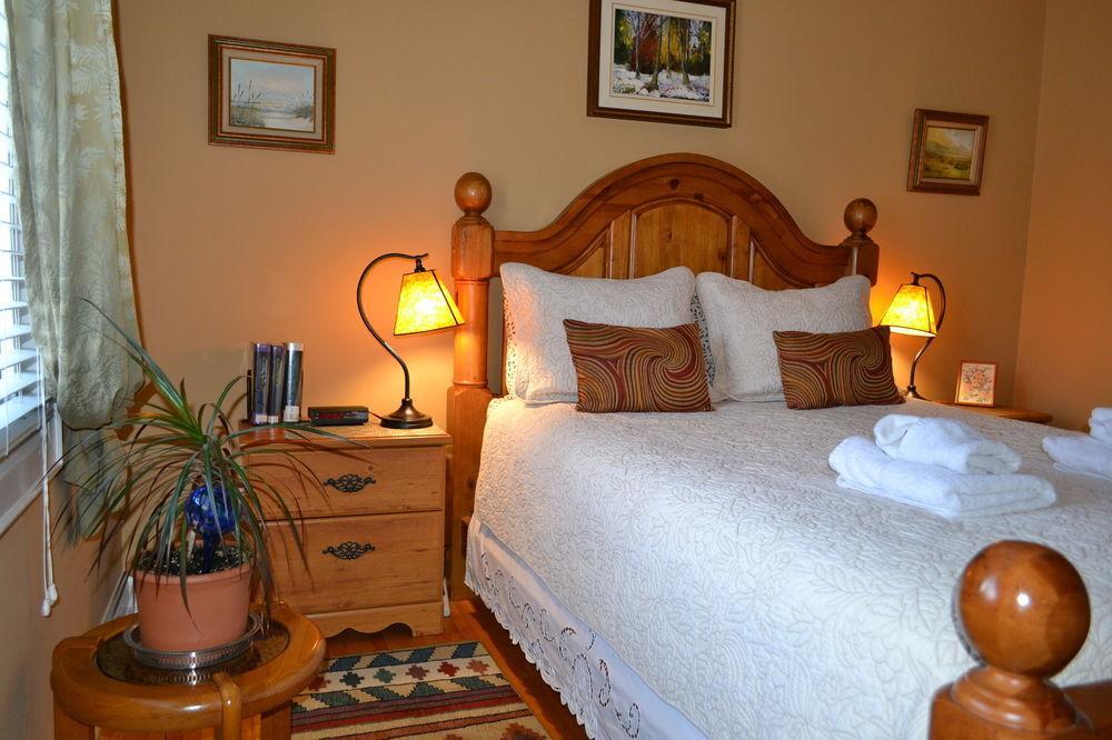 Williams Gate Bed & Breakfast Private Suites Niagara-on-the-Lake Exterior photo