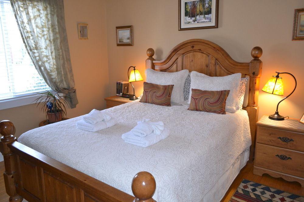 Williams Gate Bed & Breakfast Private Suites Niagara-on-the-Lake Exterior photo