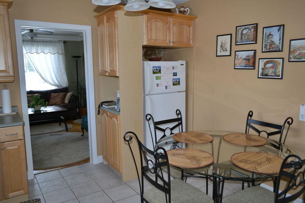 Williams Gate Bed & Breakfast Private Suites Niagara-on-the-Lake Exterior photo