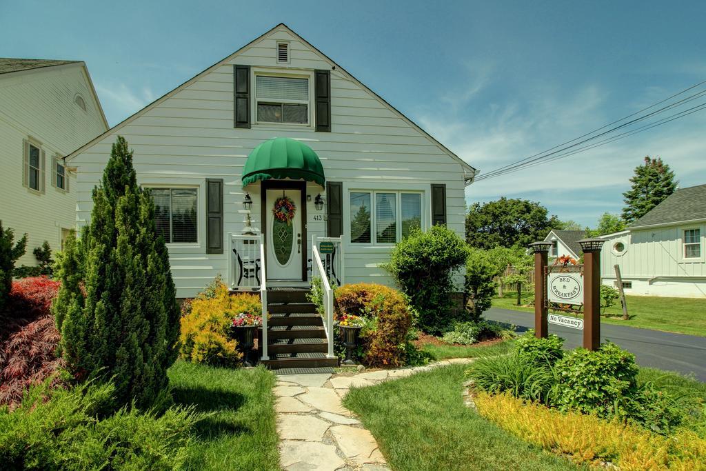 Williams Gate Bed & Breakfast Private Suites Niagara-on-the-Lake Exterior photo