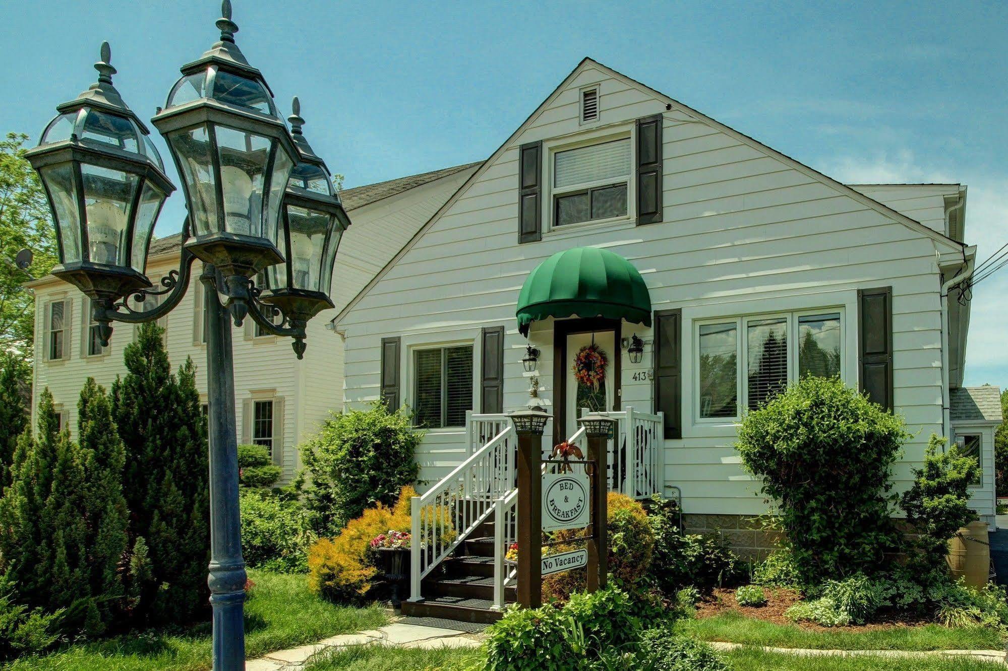Williams Gate Bed & Breakfast Private Suites Niagara-on-the-Lake Exterior photo