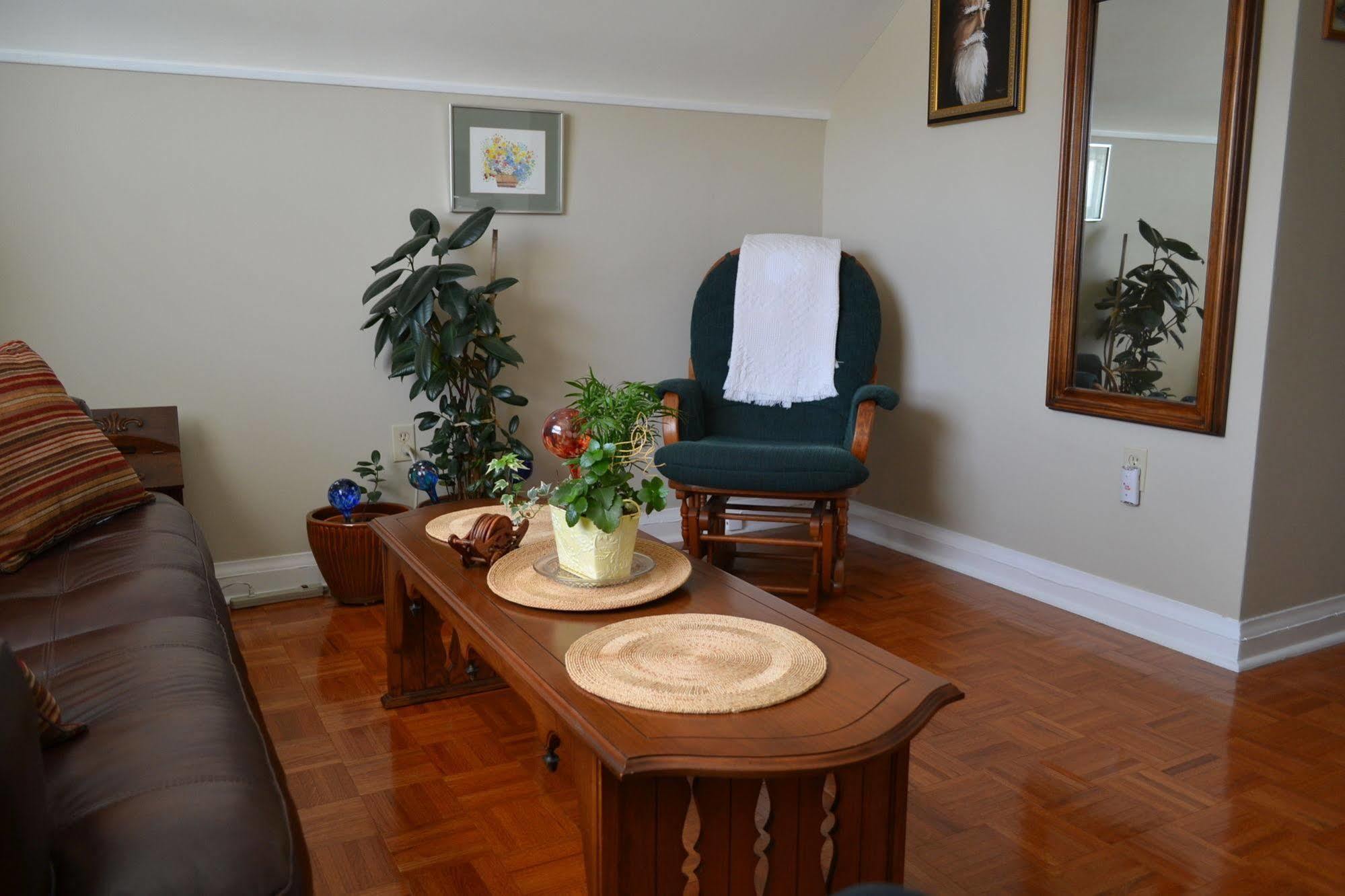 Williams Gate Bed & Breakfast Private Suites Niagara-on-the-Lake Exterior photo