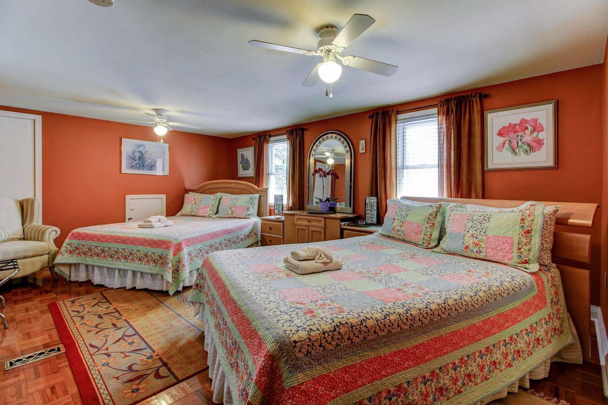 Williams Gate Bed & Breakfast Private Suites Niagara-on-the-Lake Exterior photo