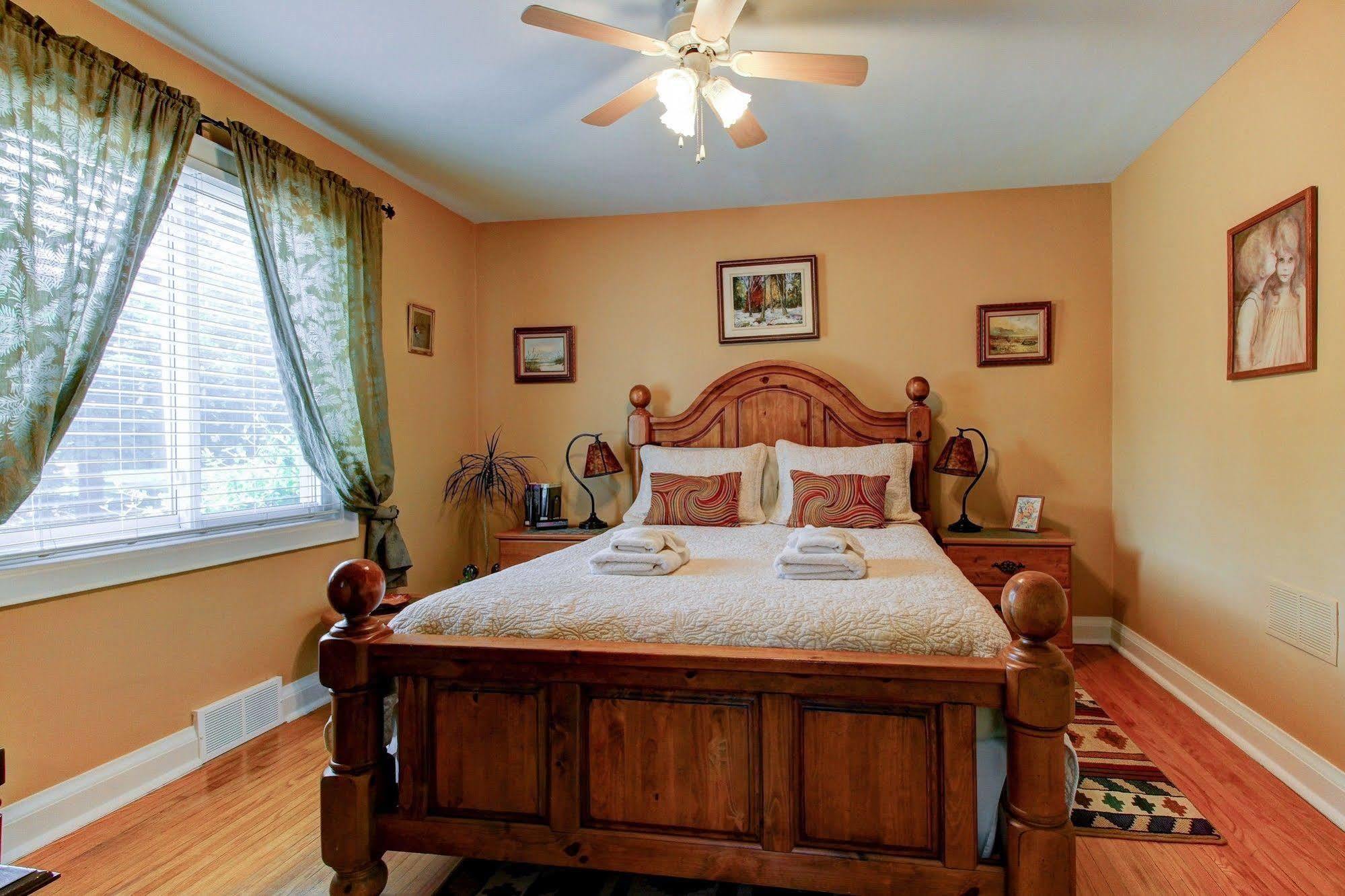 Williams Gate Bed & Breakfast Private Suites Niagara-on-the-Lake Exterior photo