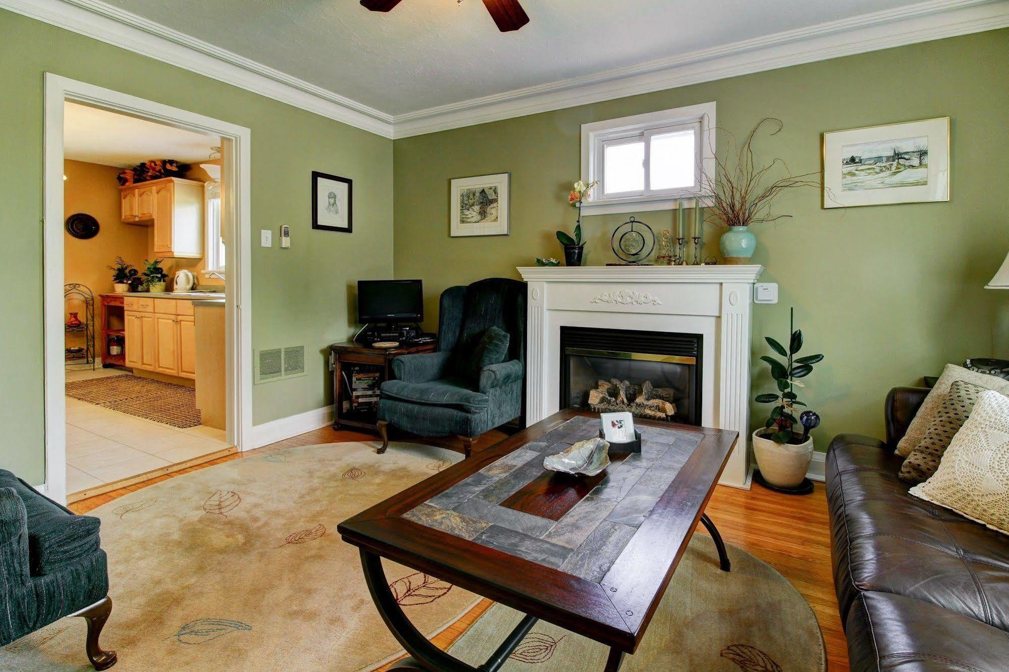 Williams Gate Bed & Breakfast Private Suites Niagara-on-the-Lake Exterior photo