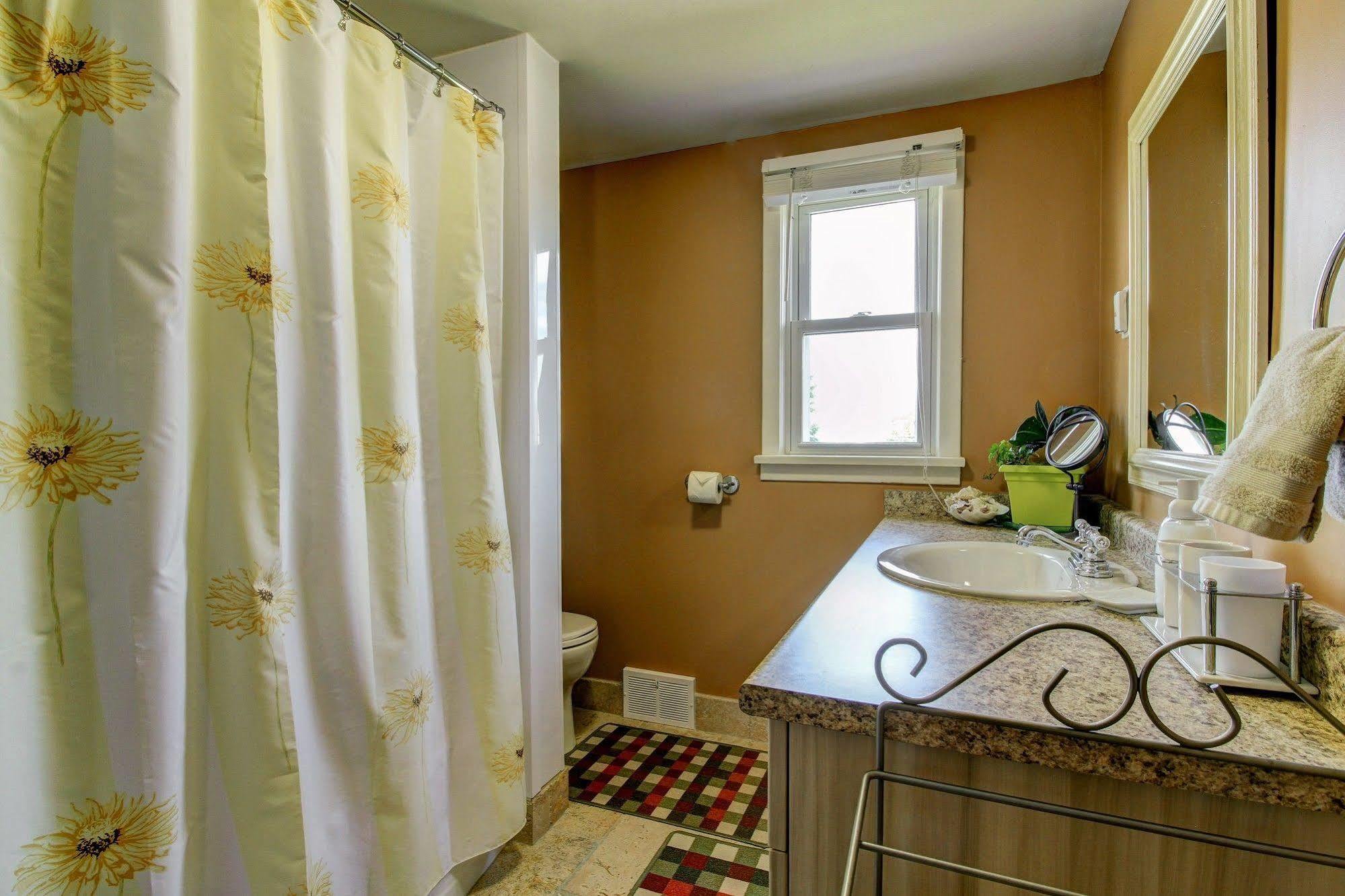 Williams Gate Bed & Breakfast Private Suites Niagara-on-the-Lake Exterior photo