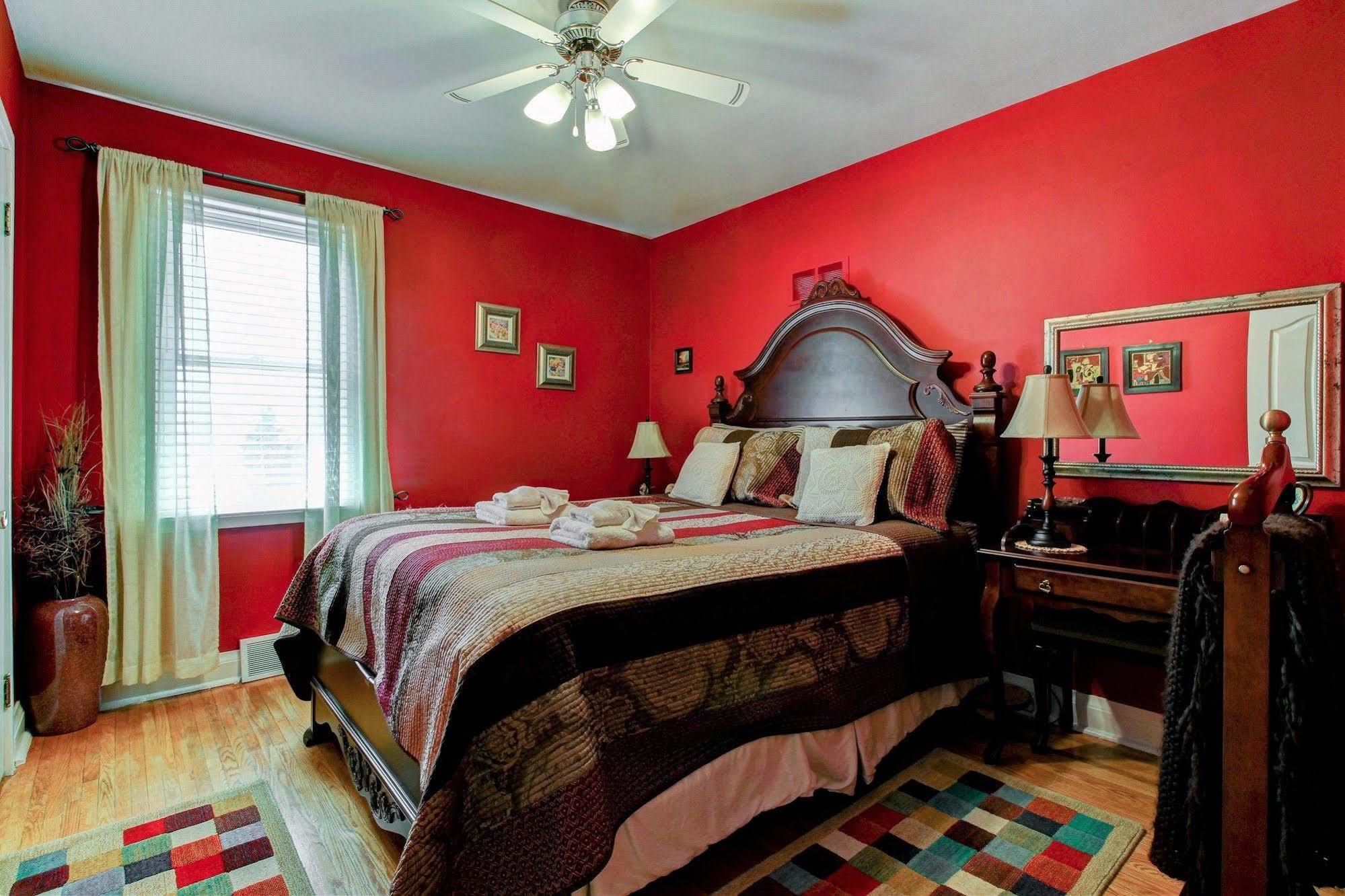 Williams Gate Bed & Breakfast Private Suites Niagara-on-the-Lake Exterior photo