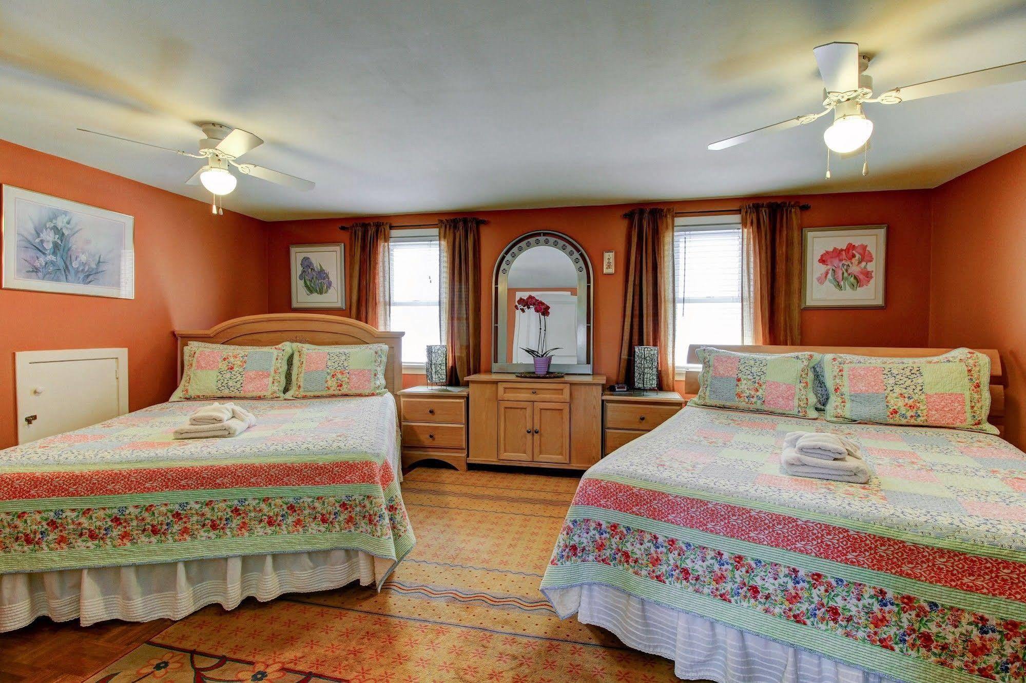 Williams Gate Bed & Breakfast Private Suites Niagara-on-the-Lake Exterior photo