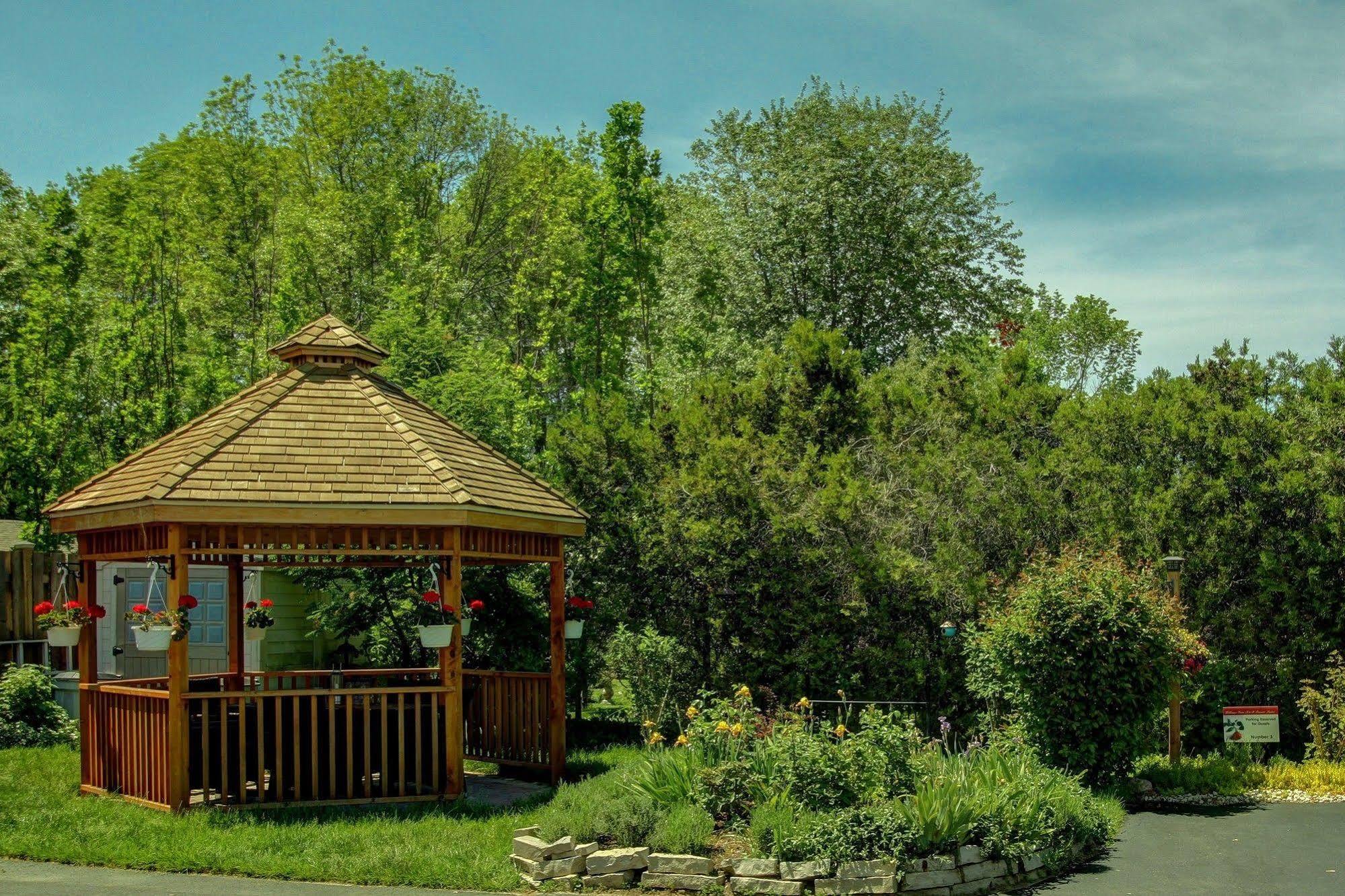 Williams Gate Bed & Breakfast Private Suites Niagara-on-the-Lake Exterior photo