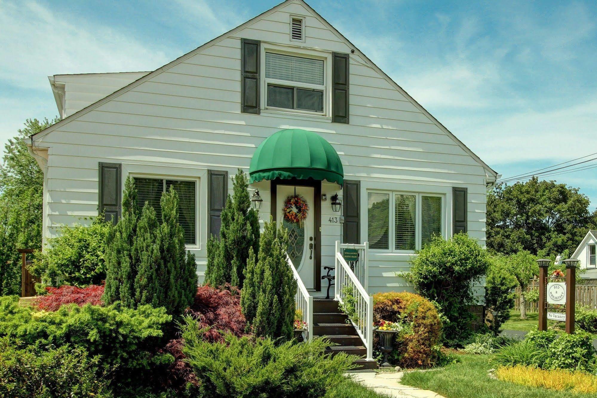Williams Gate Bed & Breakfast Private Suites Niagara-on-the-Lake Exterior photo